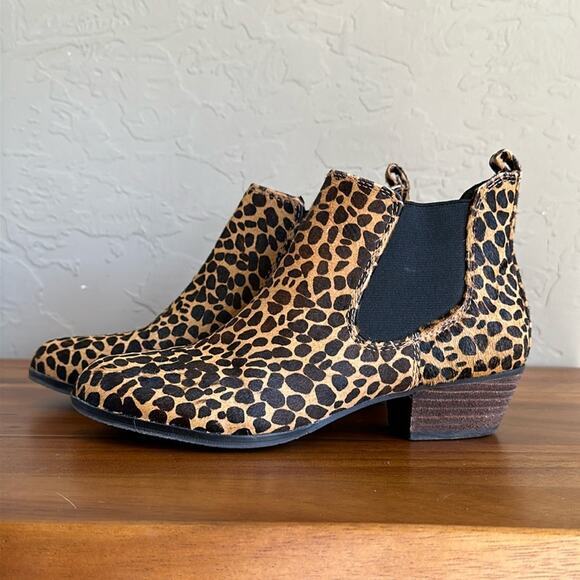 Vince Camuto calf hair leopard animal print booties‎ size 6.5 - Picture 1 of 5